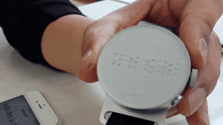 blind-people-braille-smartwatch-dot-9